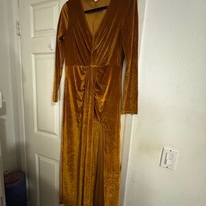 Elegant Holiday Velvet Long Sleeve Dress in Gold